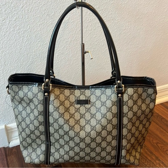 Gucci Handbags - Gucci Black and Beige Signature Tote